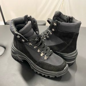 NWOB Steve Madden Riland Boot